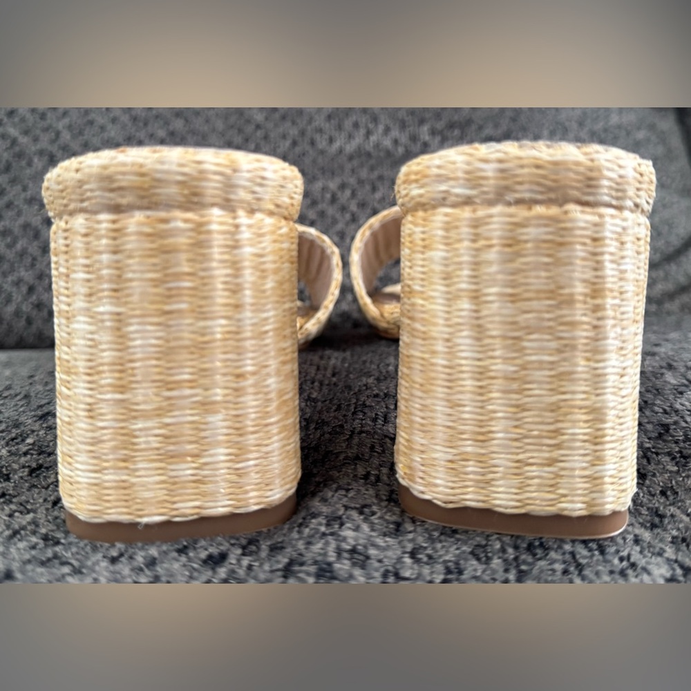π Andrea Gomez Claudia Natural Raffia Mule Size 37 US 7 Retail $300 *CURRENT* - Picture 9 of 13